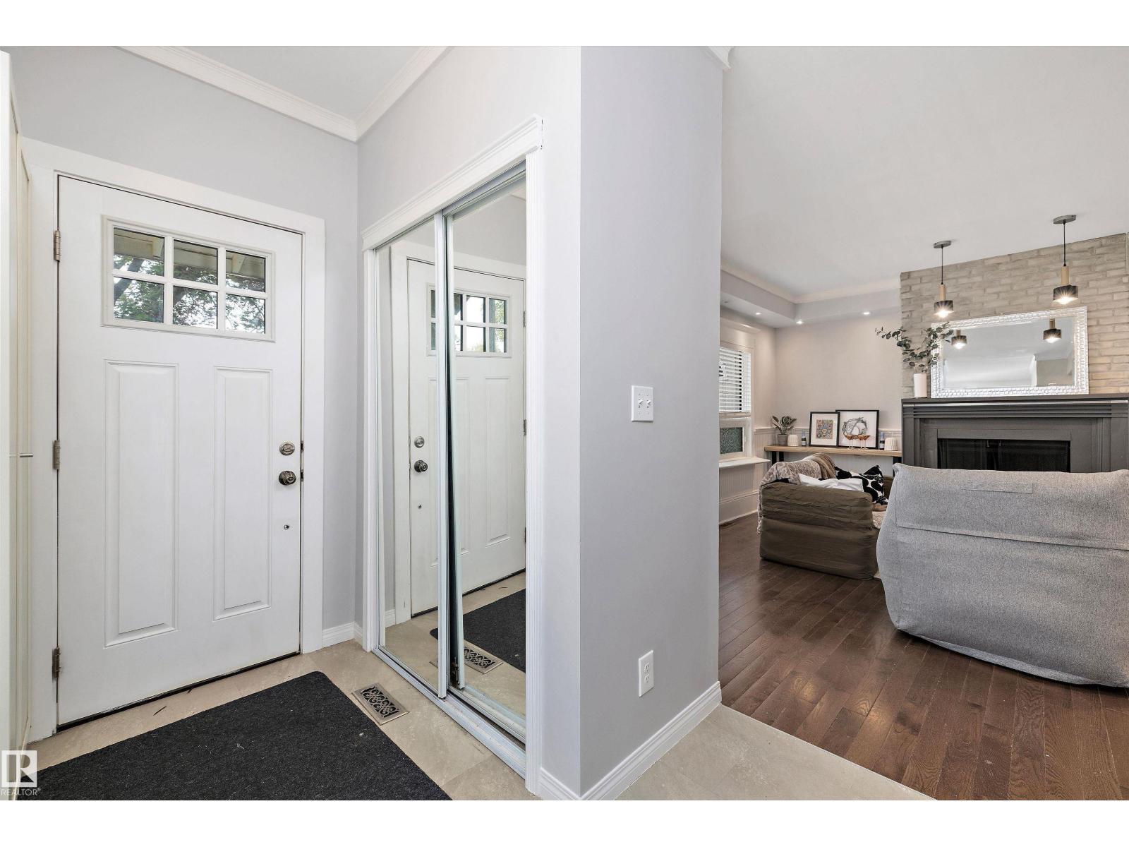 8702 92a Av Nw, Edmonton, Alberta  T6C 1S6 - Photo 2 - E4458739