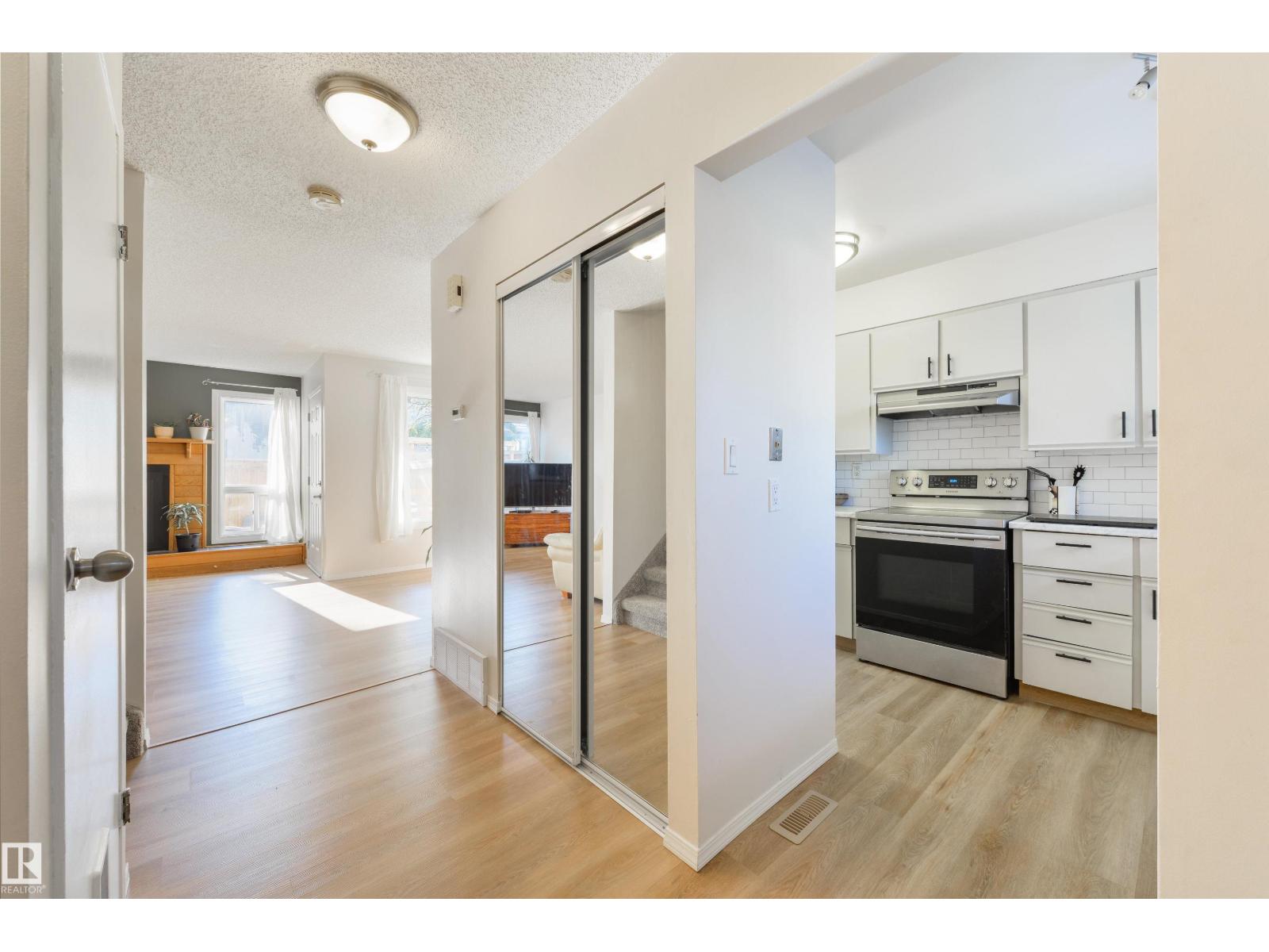 3621 30 Av Nw, Edmonton, Alberta  T6L 5H5 - Photo 5 - E4458743