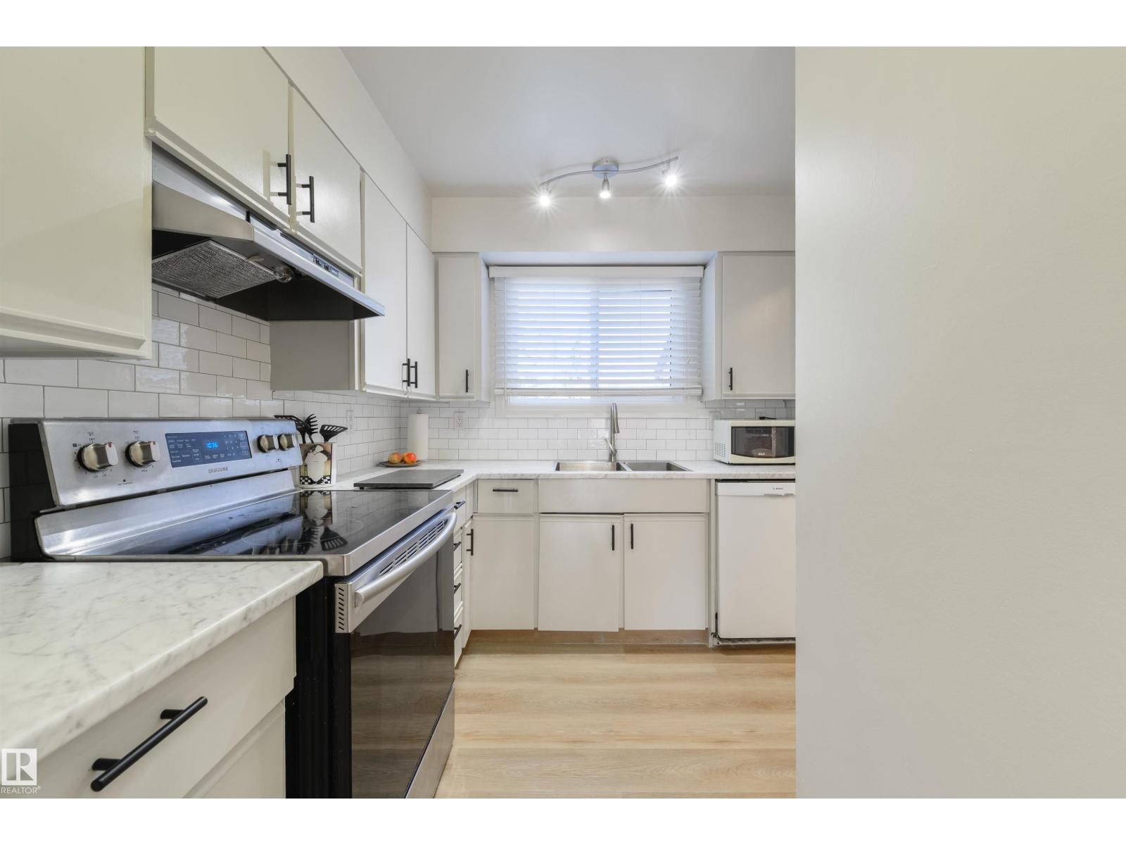 3621 30 Av Nw, Edmonton, Alberta  T6L 5H5 - Photo 7 - E4458743