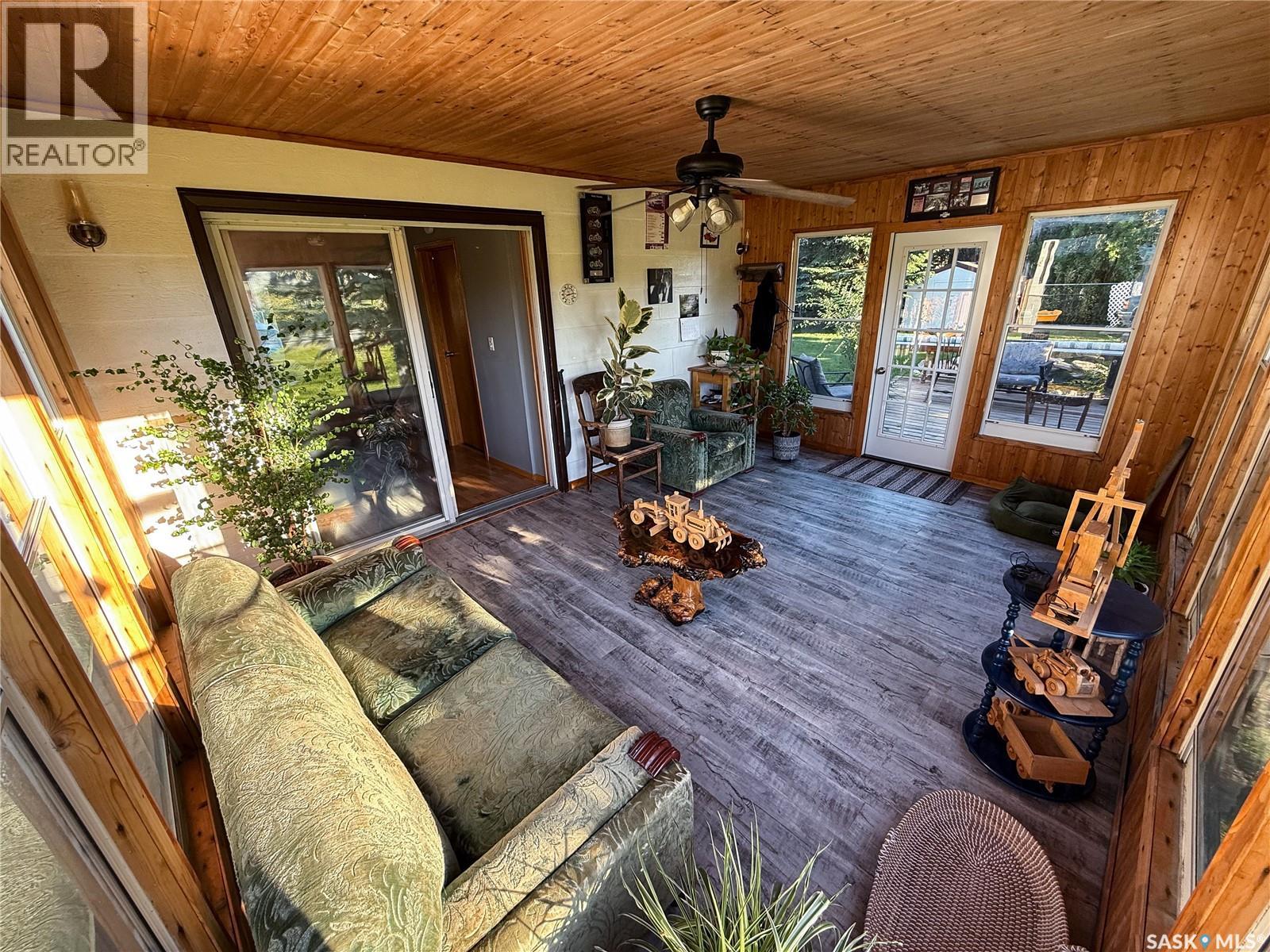223 Riverside Boulevard, Eastend, Saskatchewan  S0N 0T0 - Photo 36 - SK018876