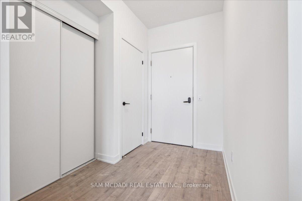 1001 - 220 Missinnihe Way, Mississauga, Ontario  L5H 0A9 - Photo 3 - W12416757
