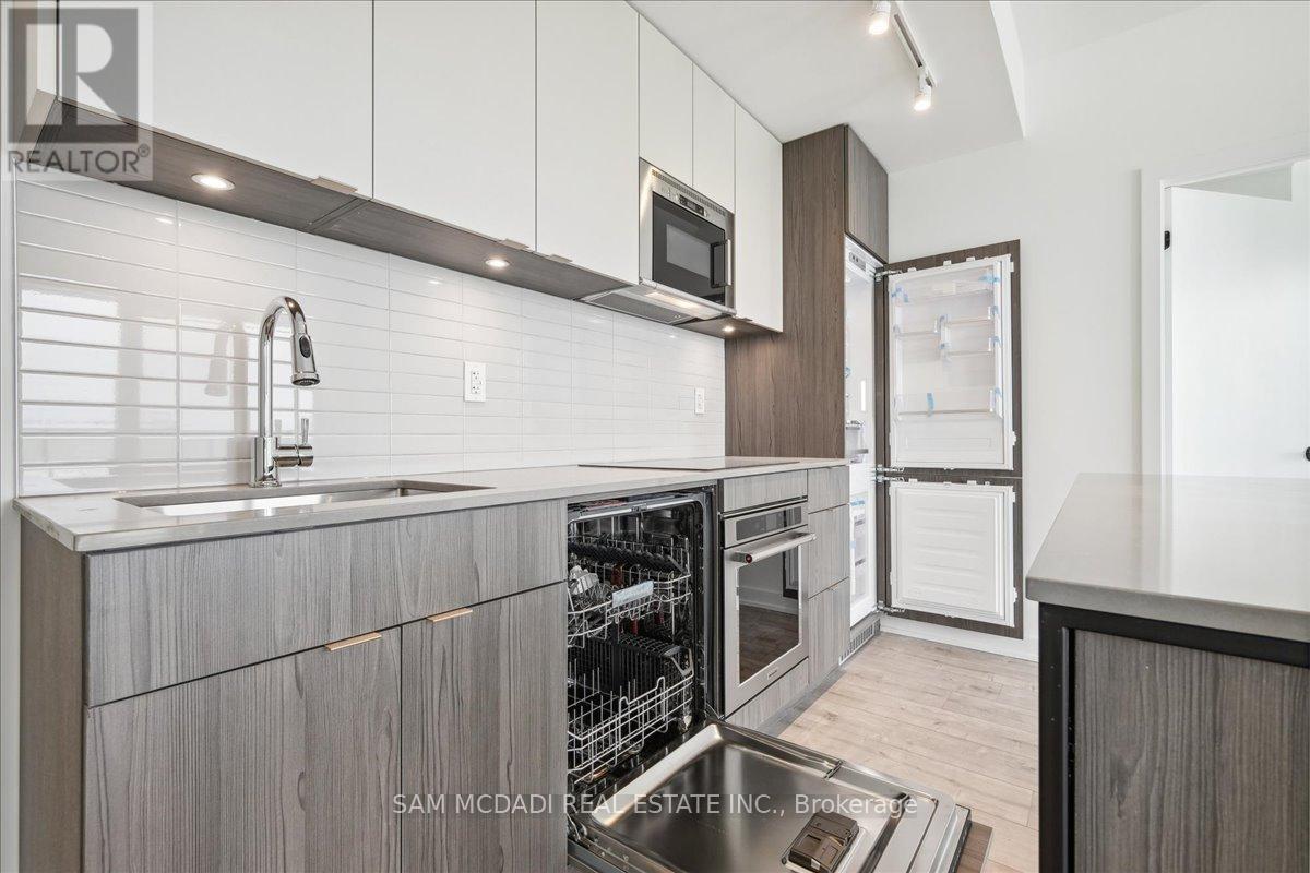 1001 - 220 Missinnihe Way, Mississauga, Ontario  L5H 0A9 - Photo 8 - W12416757