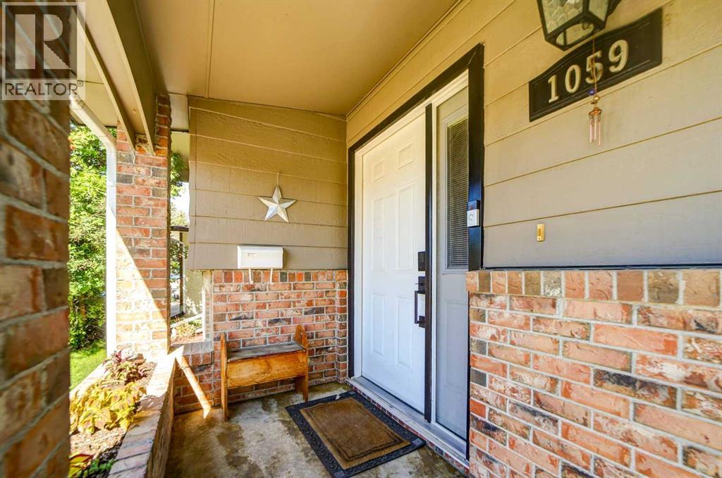 Property at 1059 Lakemount Boulevard S image 4