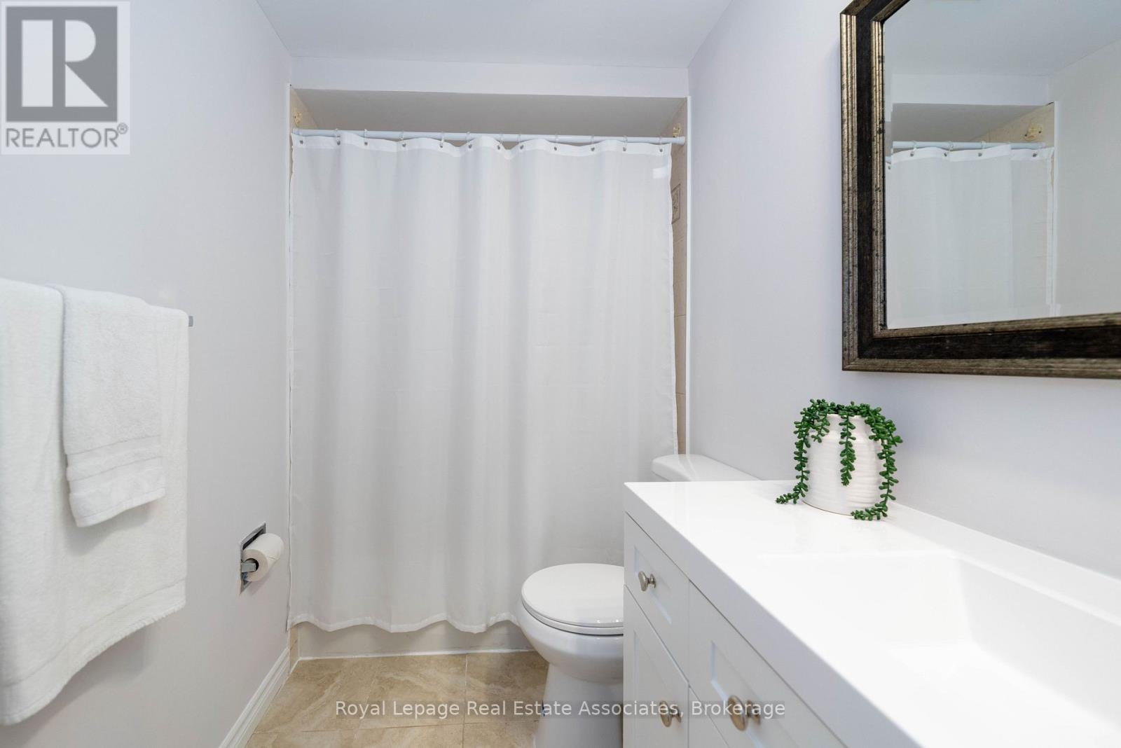 19 Burbank Crescent, Orangeville, Ontario  L9W 3E6 - Photo 10 - W12416766