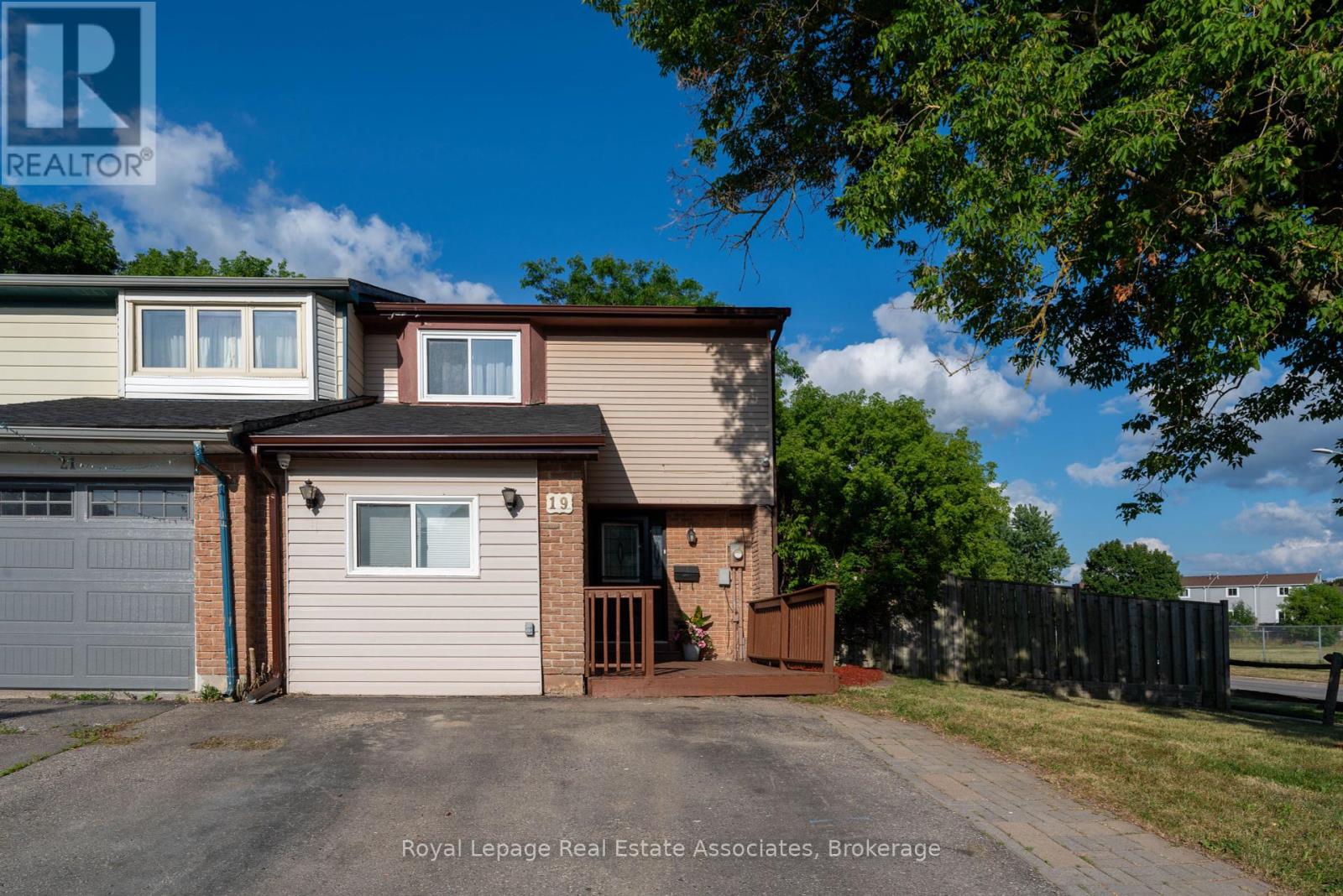 19 Burbank Crescent, Orangeville, Ontario  L9W 3E6 - Photo 2 - W12416766