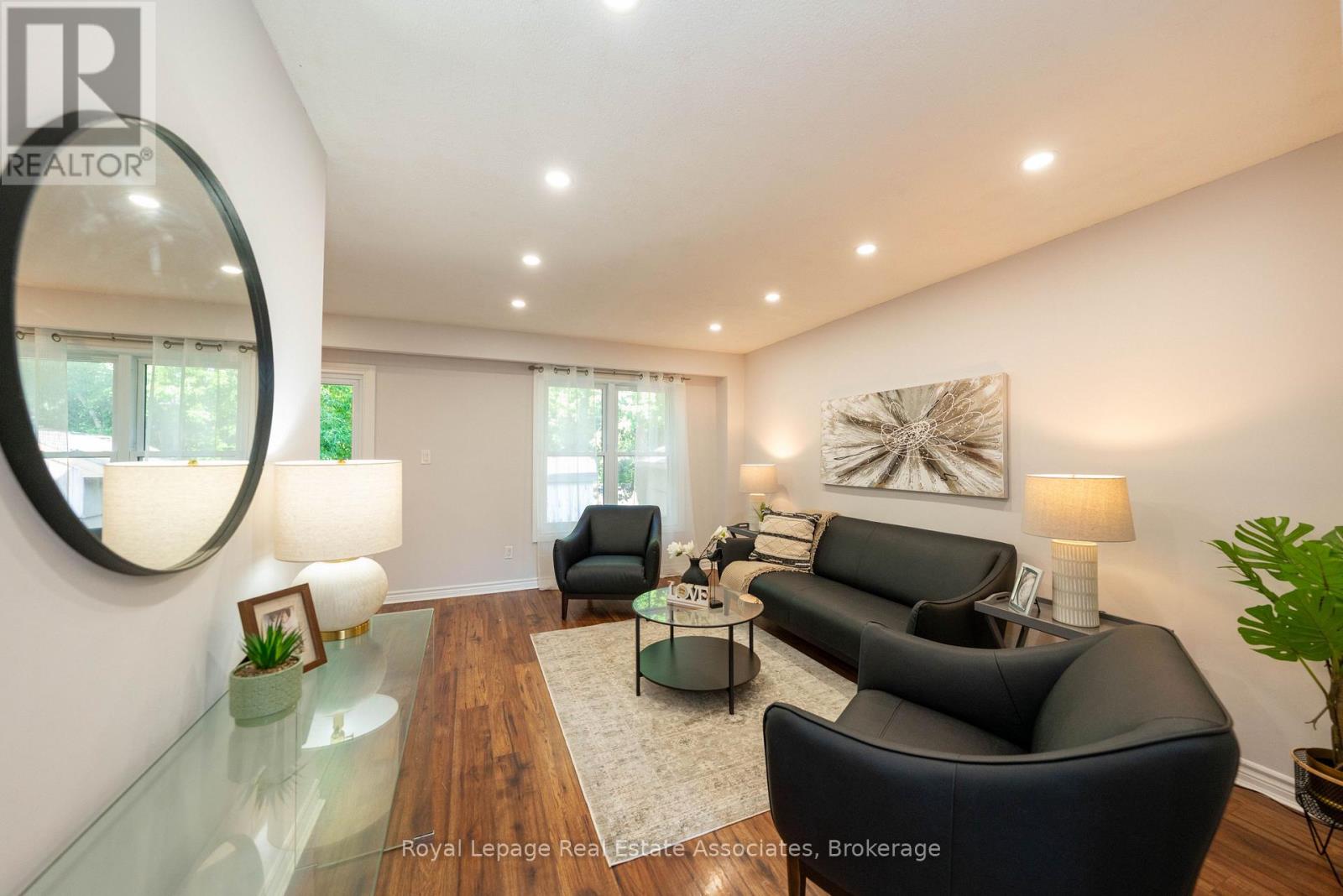 19 Burbank Crescent, Orangeville, Ontario  L9W 3E6 - Photo 3 - W12416766