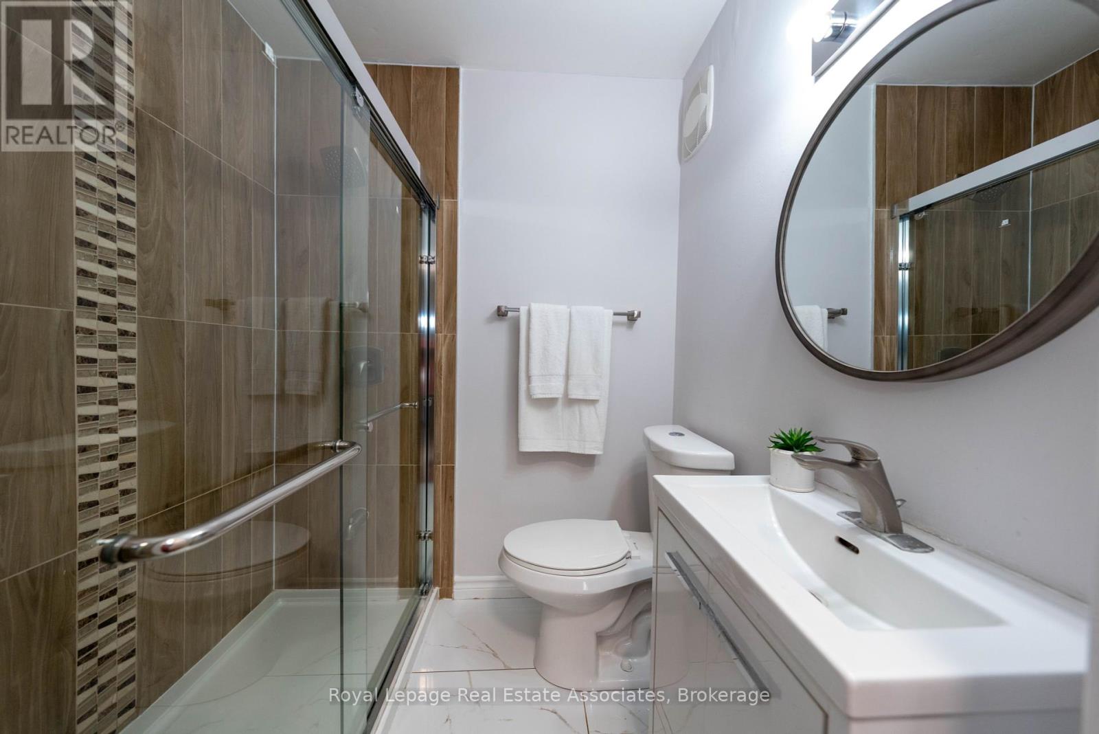 19 Burbank Crescent, Orangeville, Ontario  L9W 3E6 - Photo 8 - W12416766