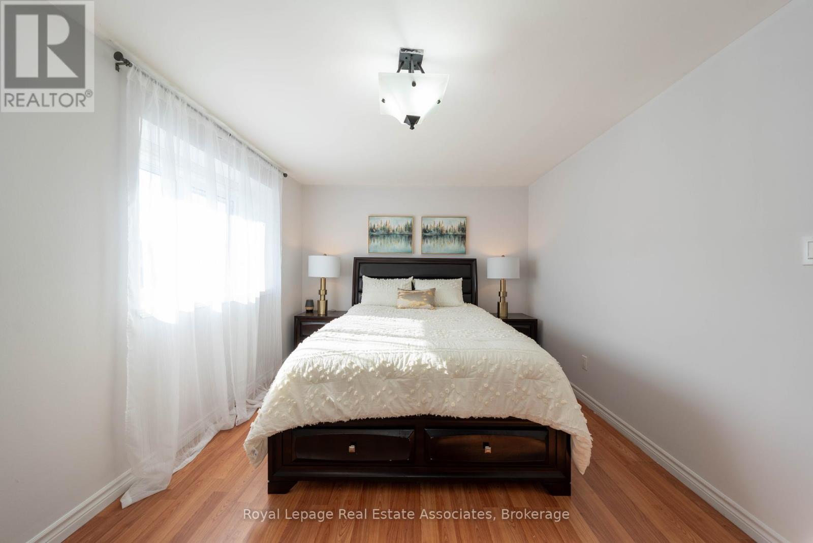 19 Burbank Crescent, Orangeville, Ontario  L9W 3E6 - Photo 9 - W12416766