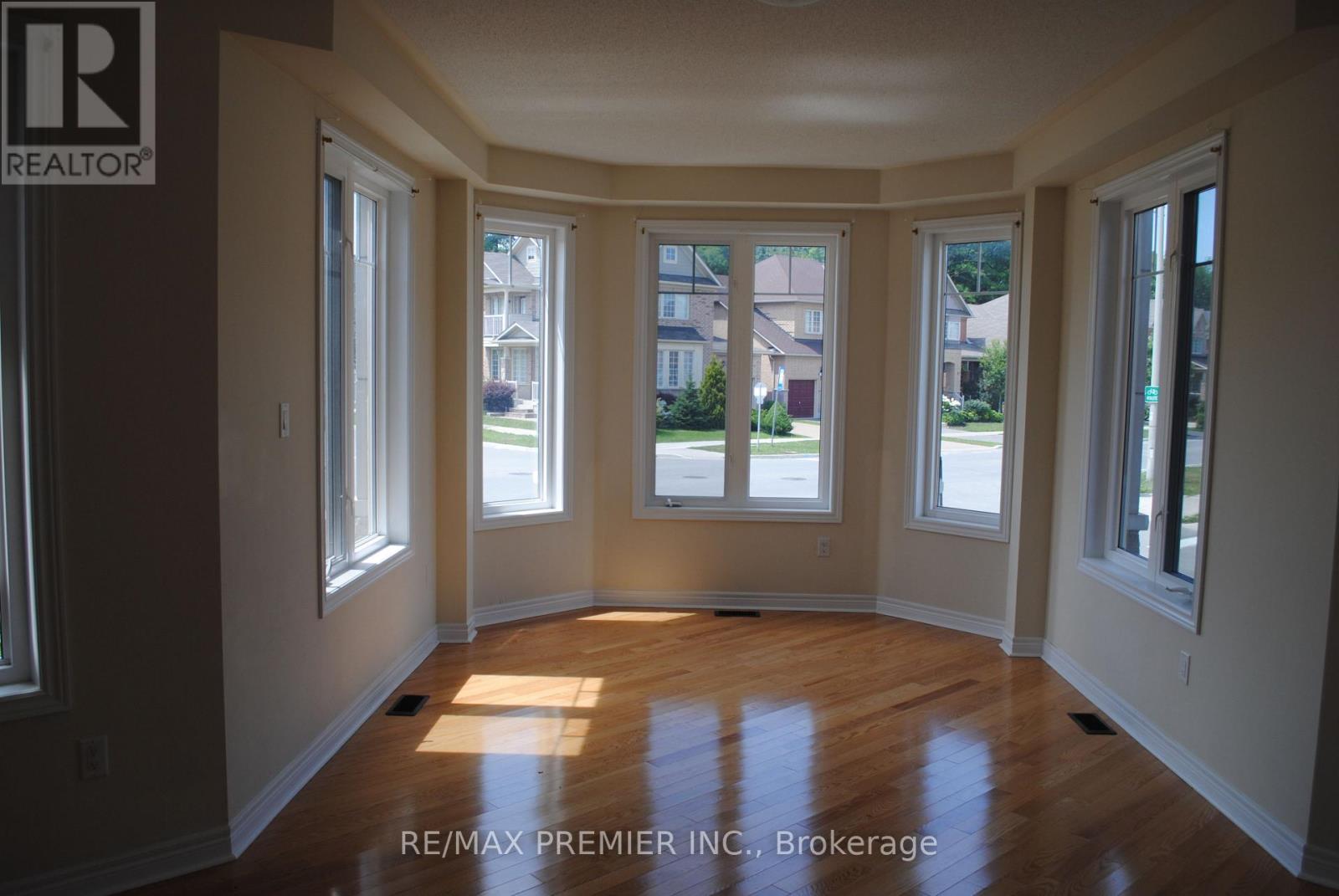 1 Poulias Avenue, Richmond Hill, Ontario  L4E 4X5 - Photo 8 - N12414078
