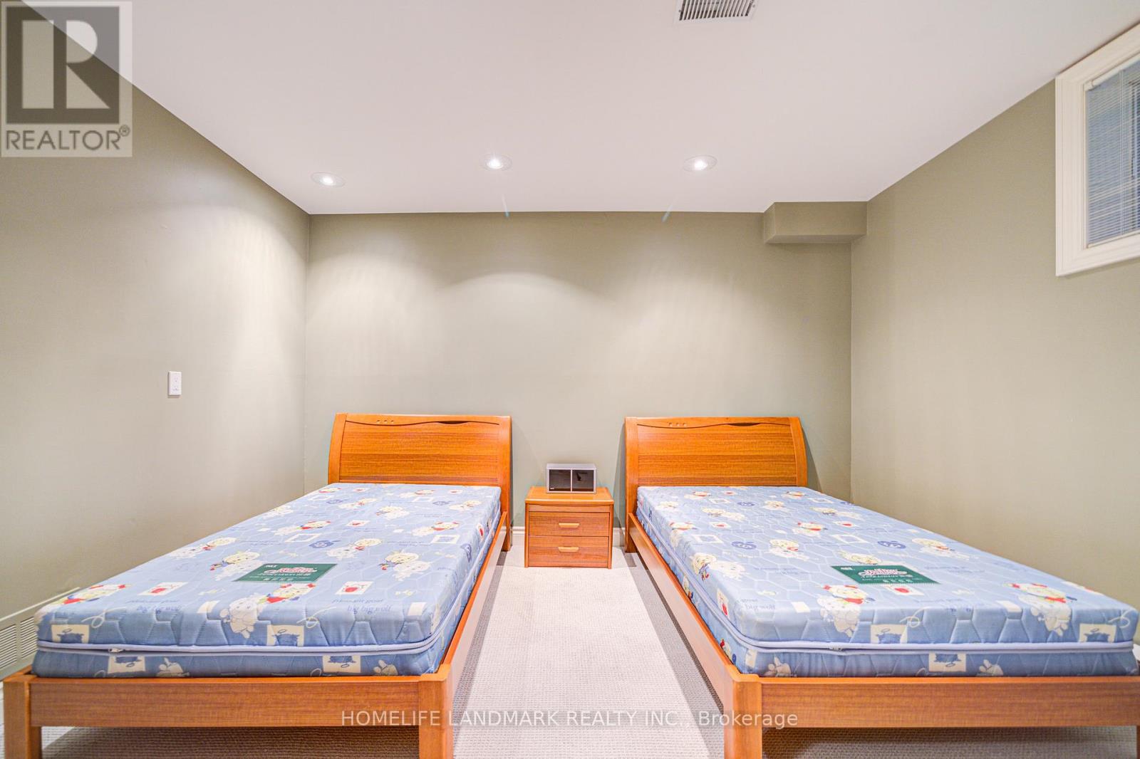 72 Gordon Road, Toronto, Ontario  M2P 1E4 - Photo 35 - C12416780