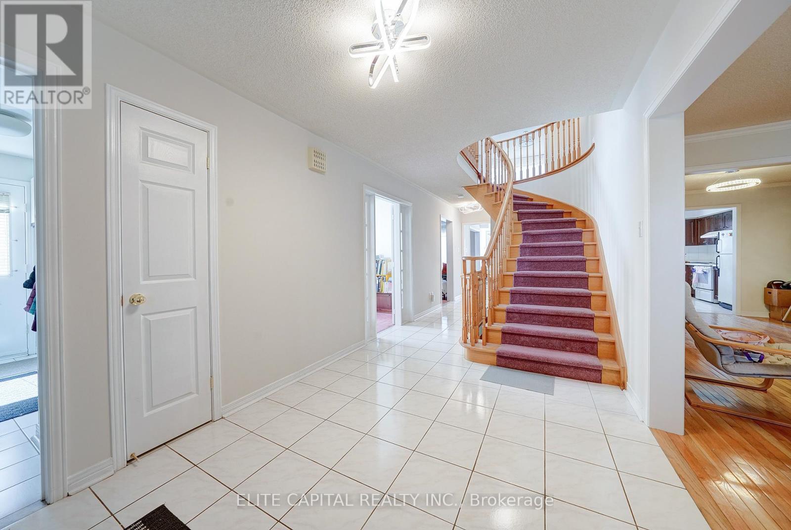 36 Ashcott Street, Toronto, Ontario  M1V 5G5 - Photo 3 - E12416775
