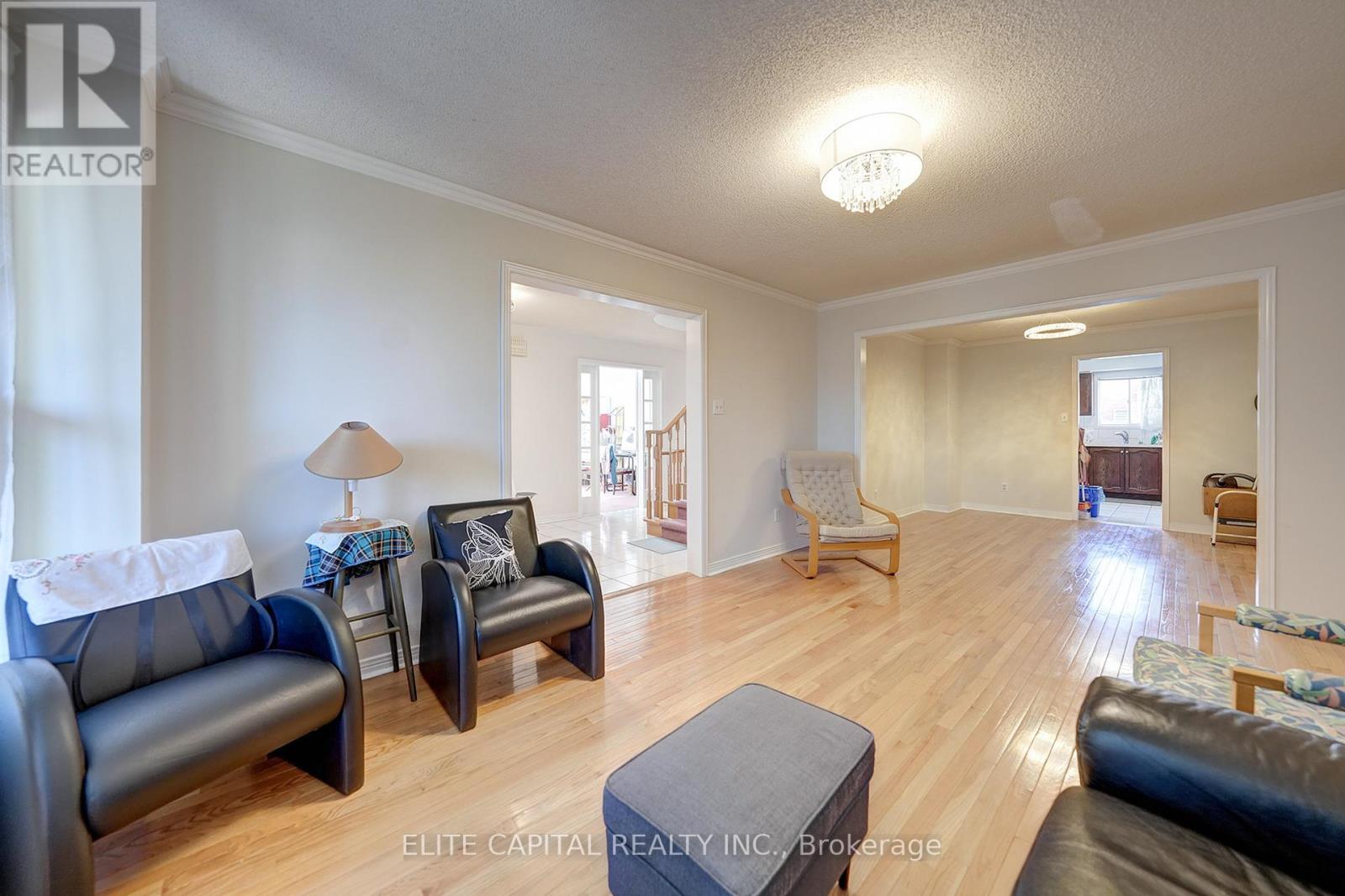 36 Ashcott Street, Toronto, Ontario  M1V 5G5 - Photo 7 - E12416775