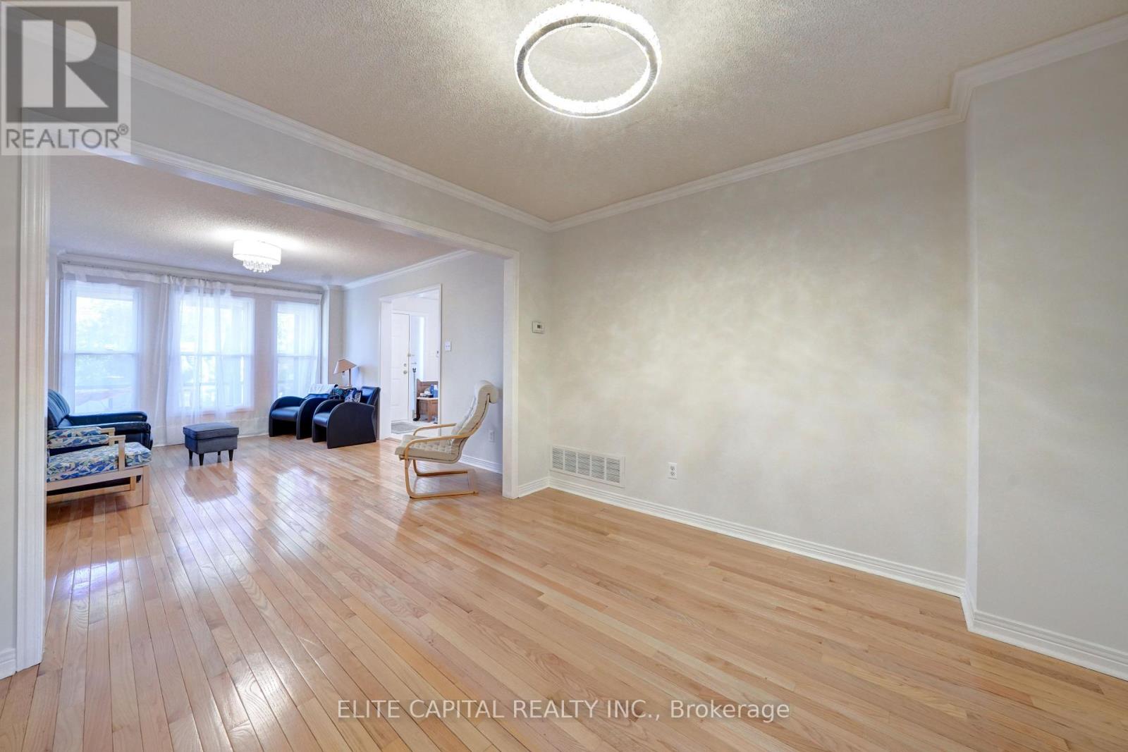 36 Ashcott Street, Toronto, Ontario  M1V 5G5 - Photo 9 - E12416775