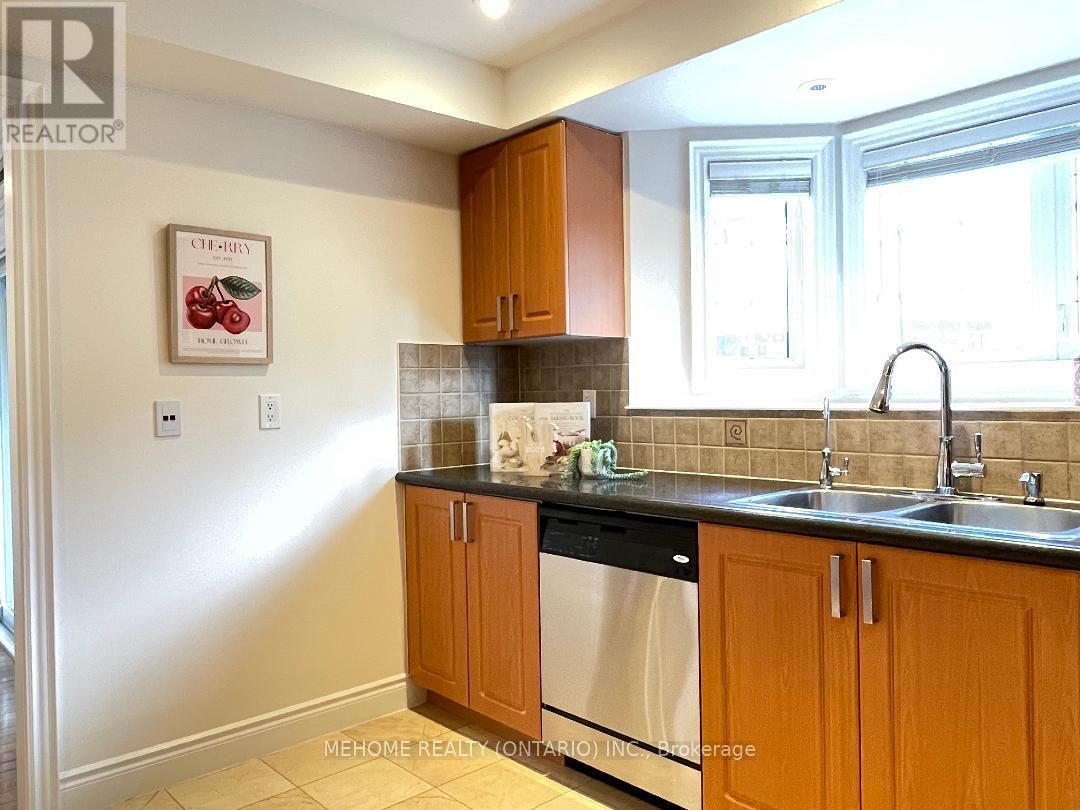 190 Legends Way, Markham, Ontario  L3R 6A9 - Photo 15 - N12416774
