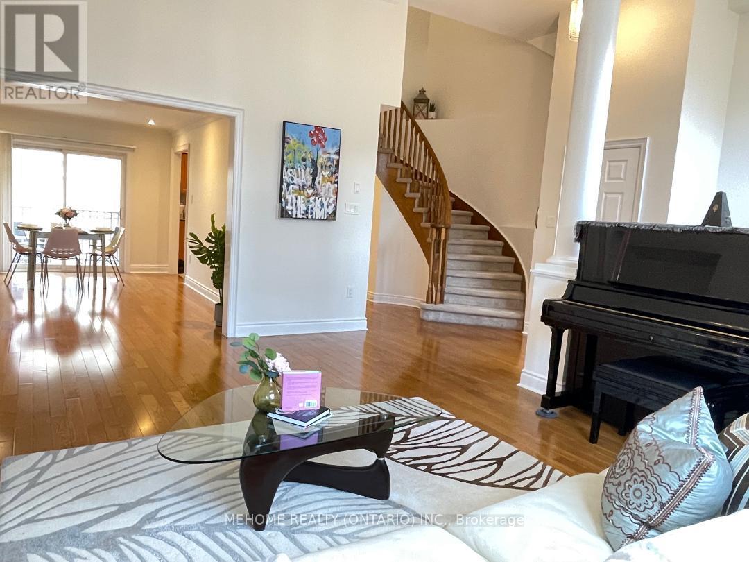 190 Legends Way, Markham, Ontario  L3R 6A9 - Photo 6 - N12416774