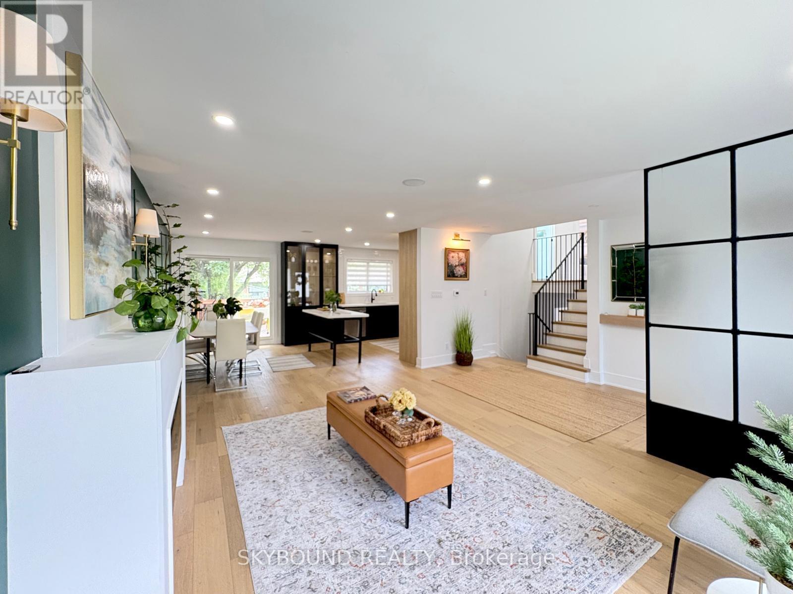23 Drury Lane, Toronto, Ontario  M9P 1P8 - Photo 10 - W12416770