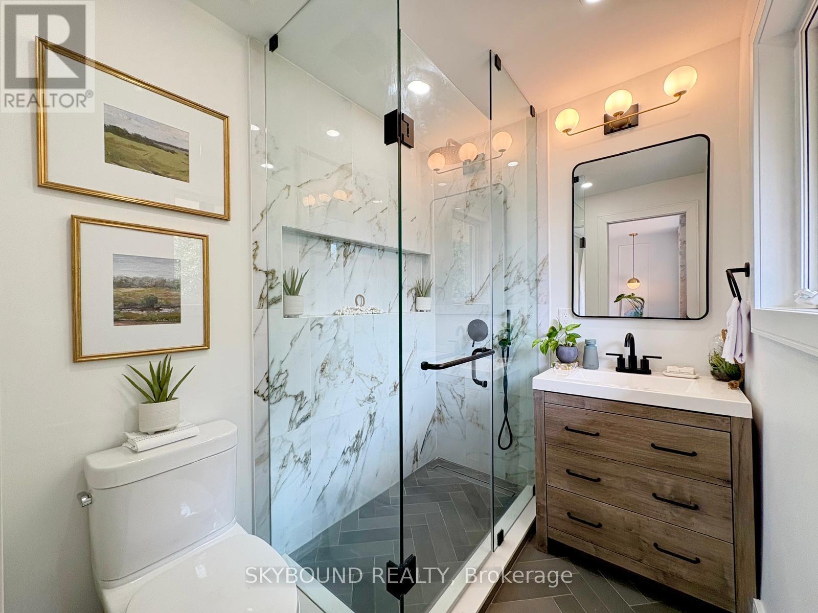 23 Drury Lane, Toronto, Ontario  M9P 1P8 - Photo 11 - W12416770