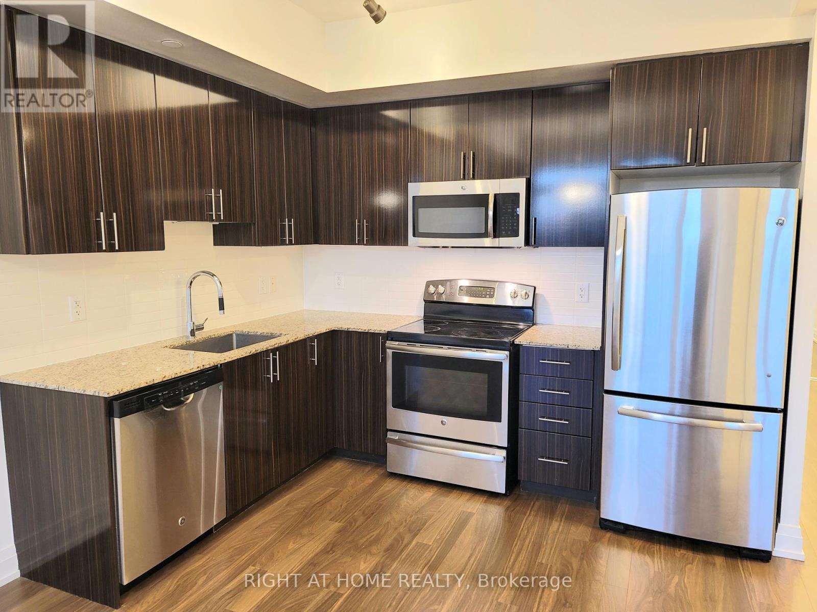 1007 - 7167 Yonge Street, Markham, Ontario  L3T 0E1 - Photo 4 - N12416783