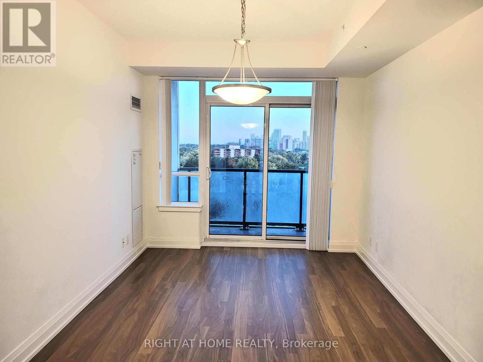 1007 - 7167 Yonge Street, Markham, Ontario  L3T 0E1 - Photo 5 - N12416783
