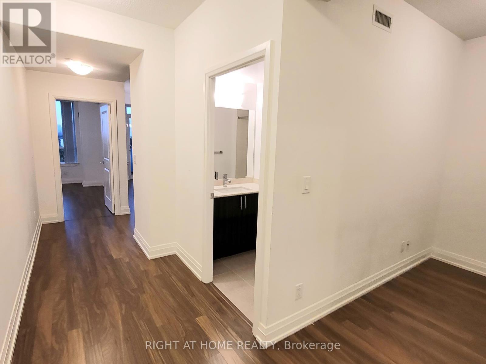 1007 - 7167 Yonge Street, Markham, Ontario  L3T 0E1 - Photo 7 - N12416783