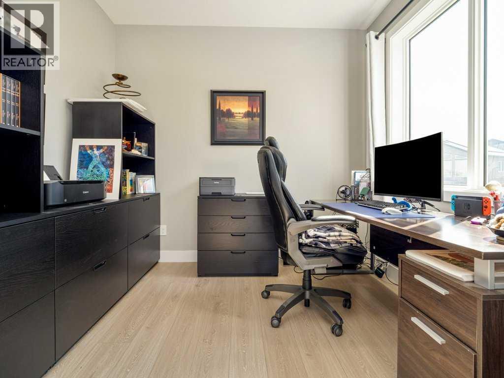 Property at 57 Goldenrod Place W image 4