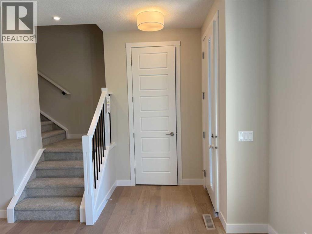 318 Sundown Road, Cochrane, Alberta  T4C 3H2 - Photo 2 - A2258128