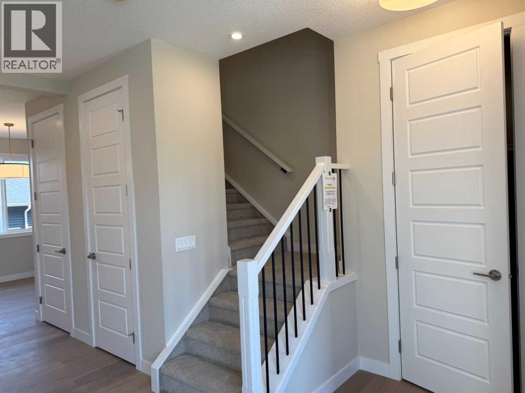 318 Sundown Road, Cochrane, Alberta  T4C 3H2 - Photo 6 - A2258128