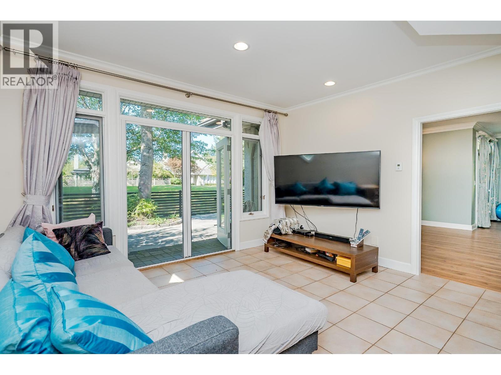 8405 Gillnet Place, Vancouver, British Columbia  V6P 6P7 - Photo 9 - R3046300