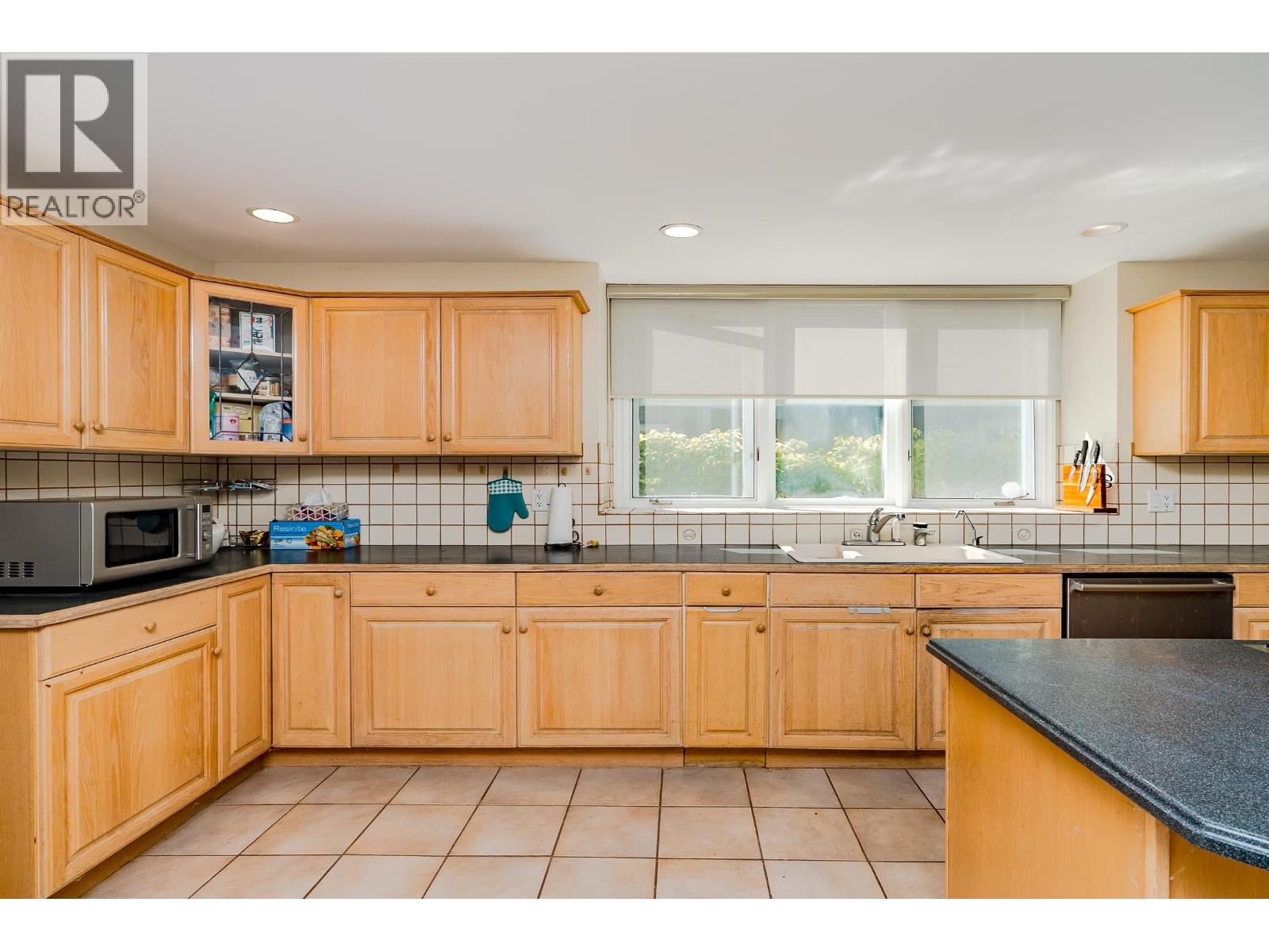 8405 Gillnet Place, Vancouver, British Columbia  V6P 6P7 - Photo 12 - R3046300