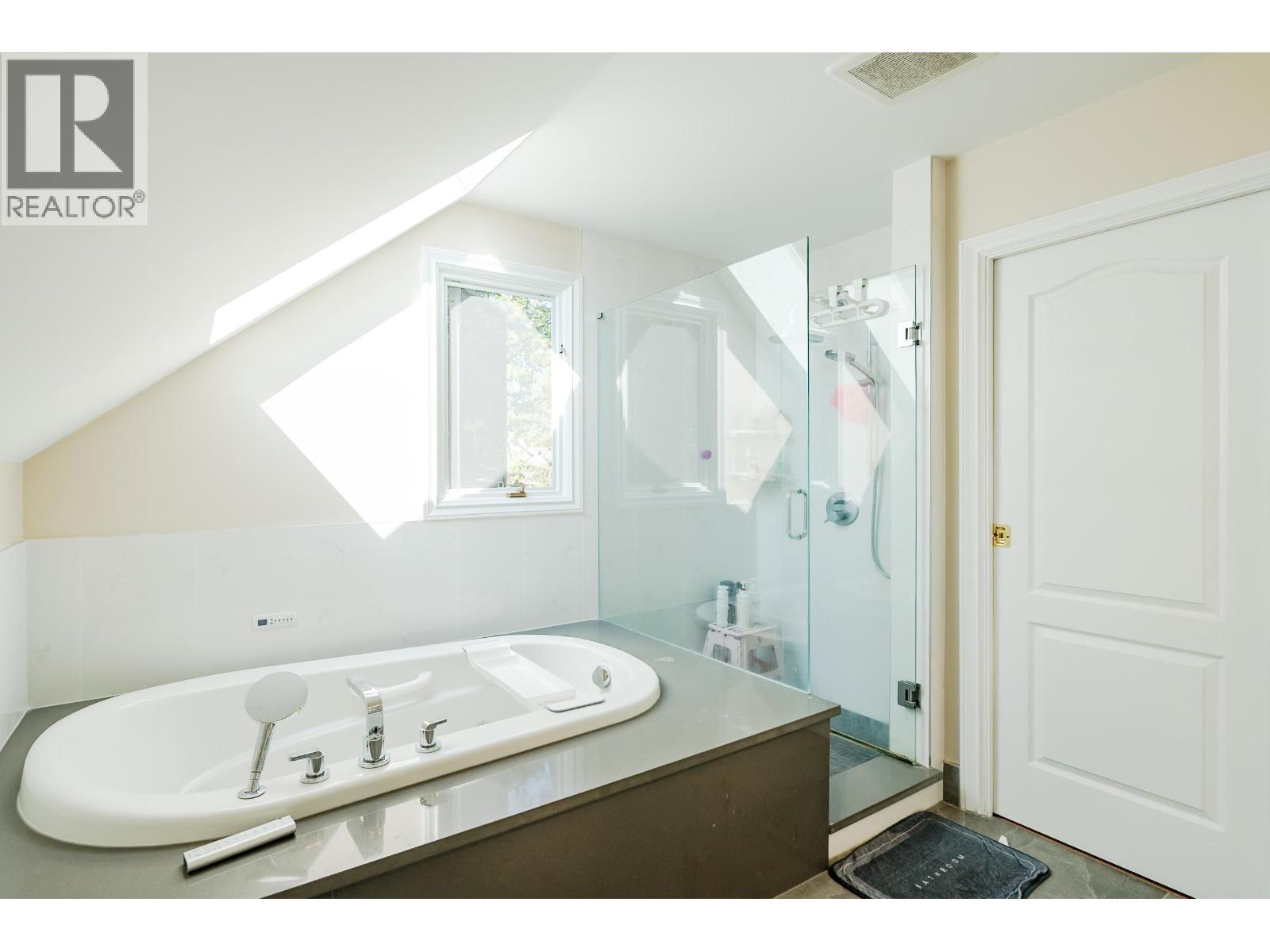 8405 Gillnet Place, Vancouver, British Columbia  V6P 6P7 - Photo 22 - R3046300