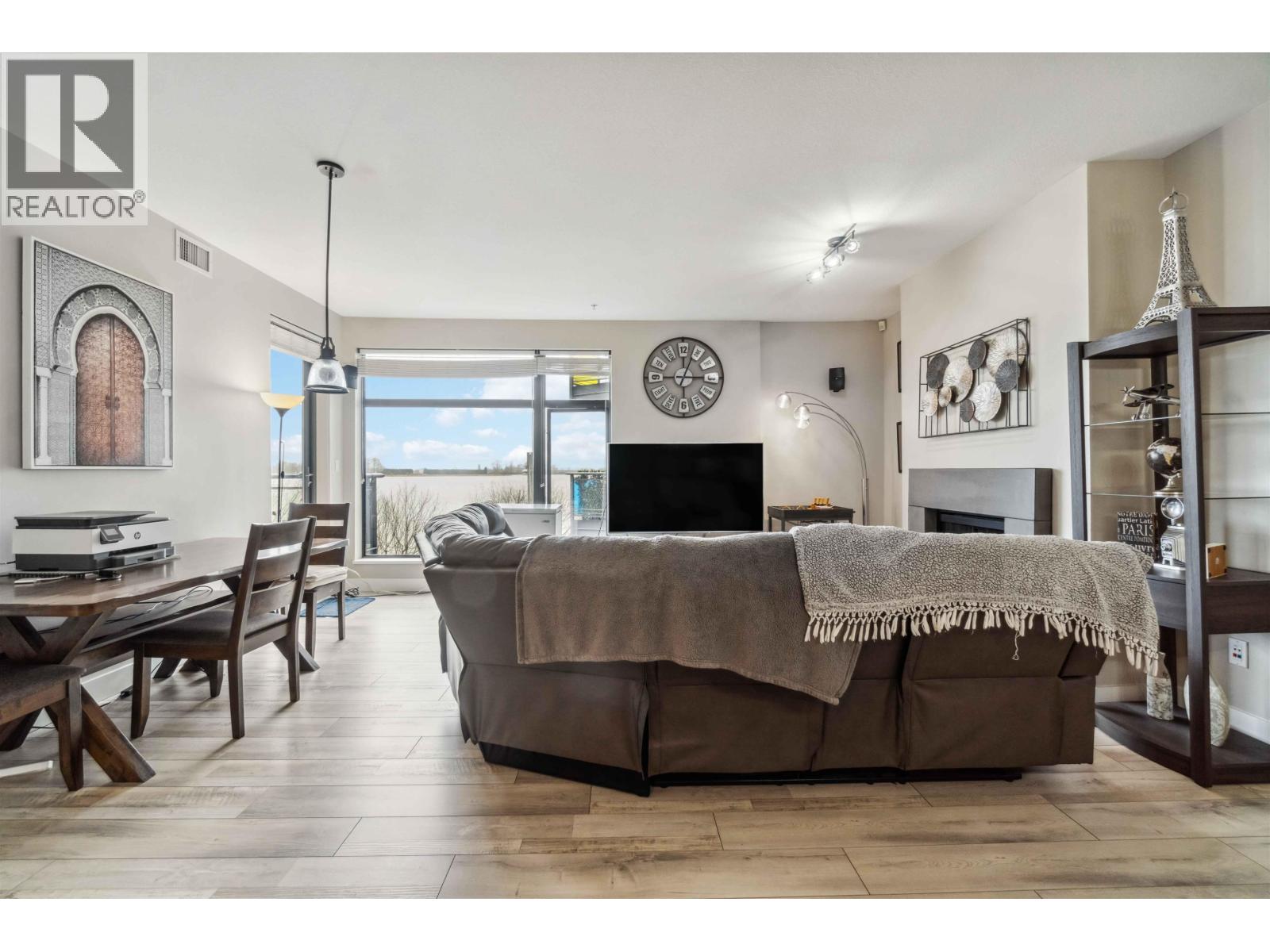 201 14300 RIVERPORT WAY, Richmond, British Columbia