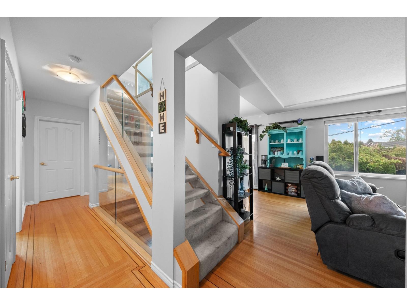 14424 Mann Park Crescent, White Rock, British Columbia  V4B 3A8 - Photo 4 - R3050159