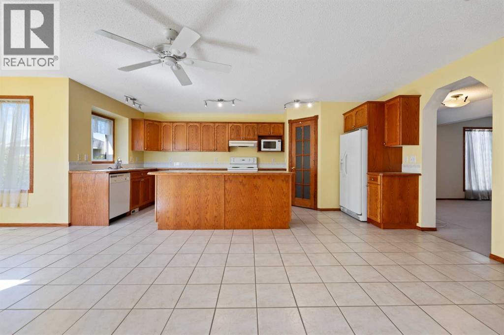 183 Cove Drive, Chestermere, Alberta  T1X 1E9 - Photo 11 - A2248417
