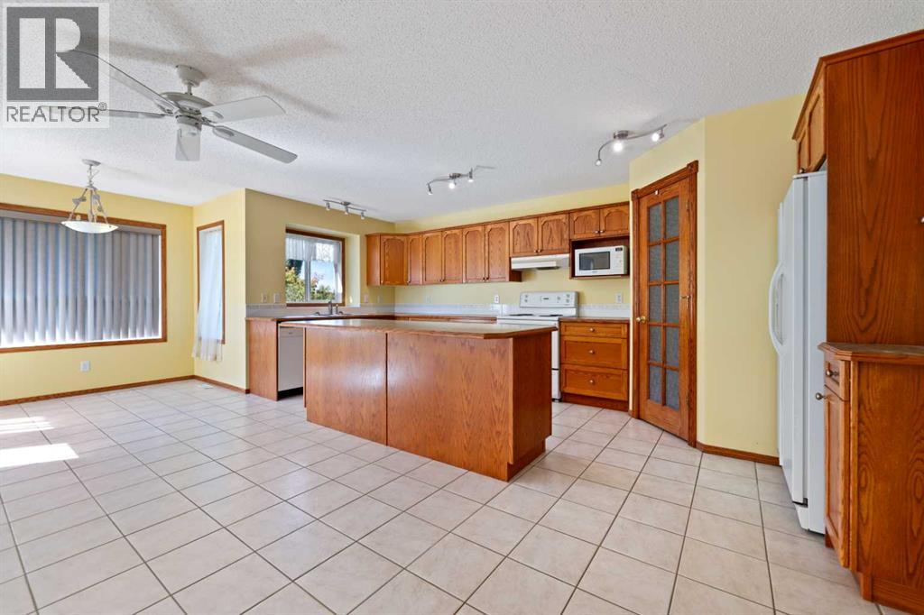 183 Cove Drive, Chestermere, Alberta  T1X 1E9 - Photo 10 - A2248417