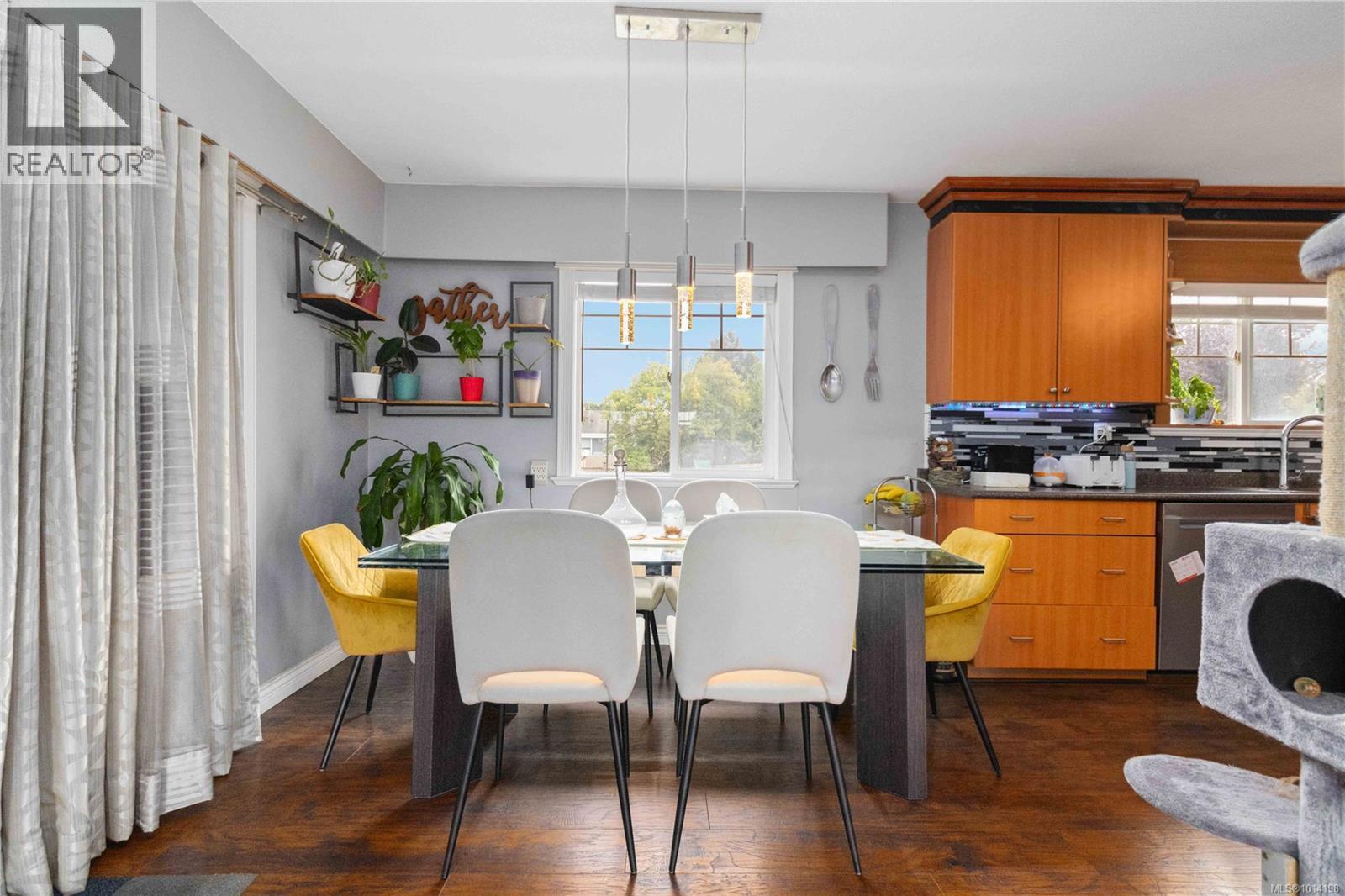 625 Baker St, Saanich, British Columbia  V8Z 2H8 - Photo 10 - 1014198