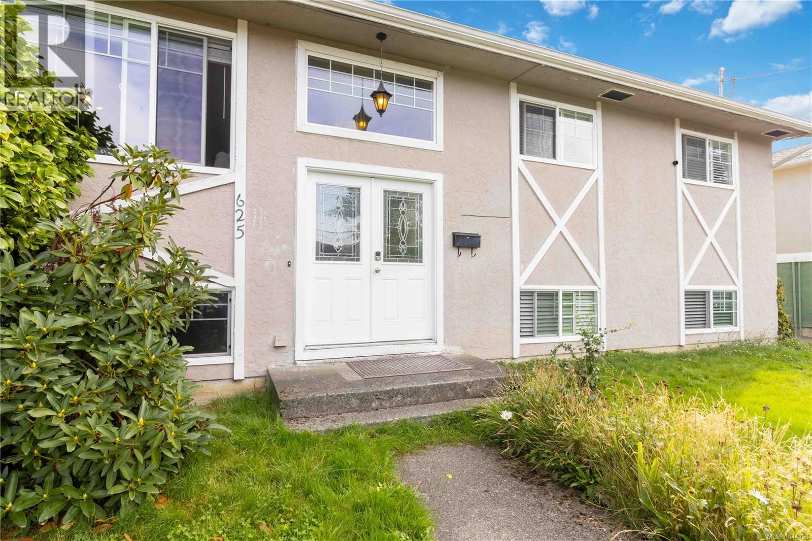 625 Baker St, Saanich, British Columbia  V8Z 2H8 - Photo 3 - 1014198