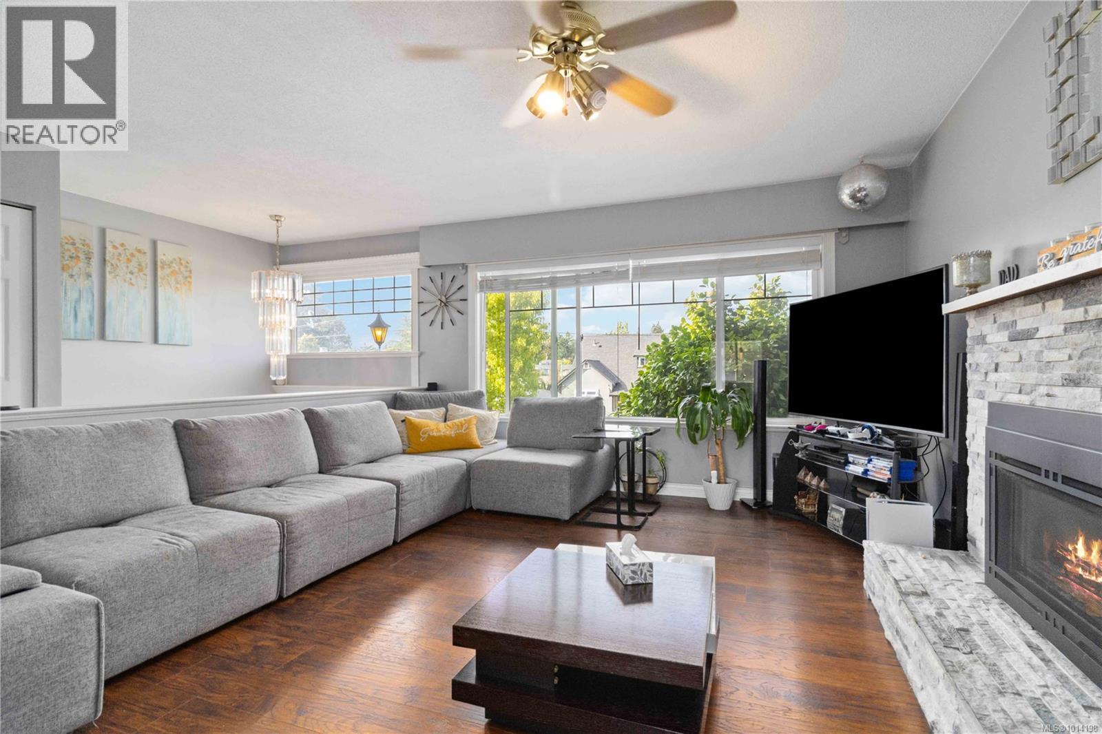 625 Baker St, Saanich, British Columbia  V8Z 2H8 - Photo 5 - 1014198