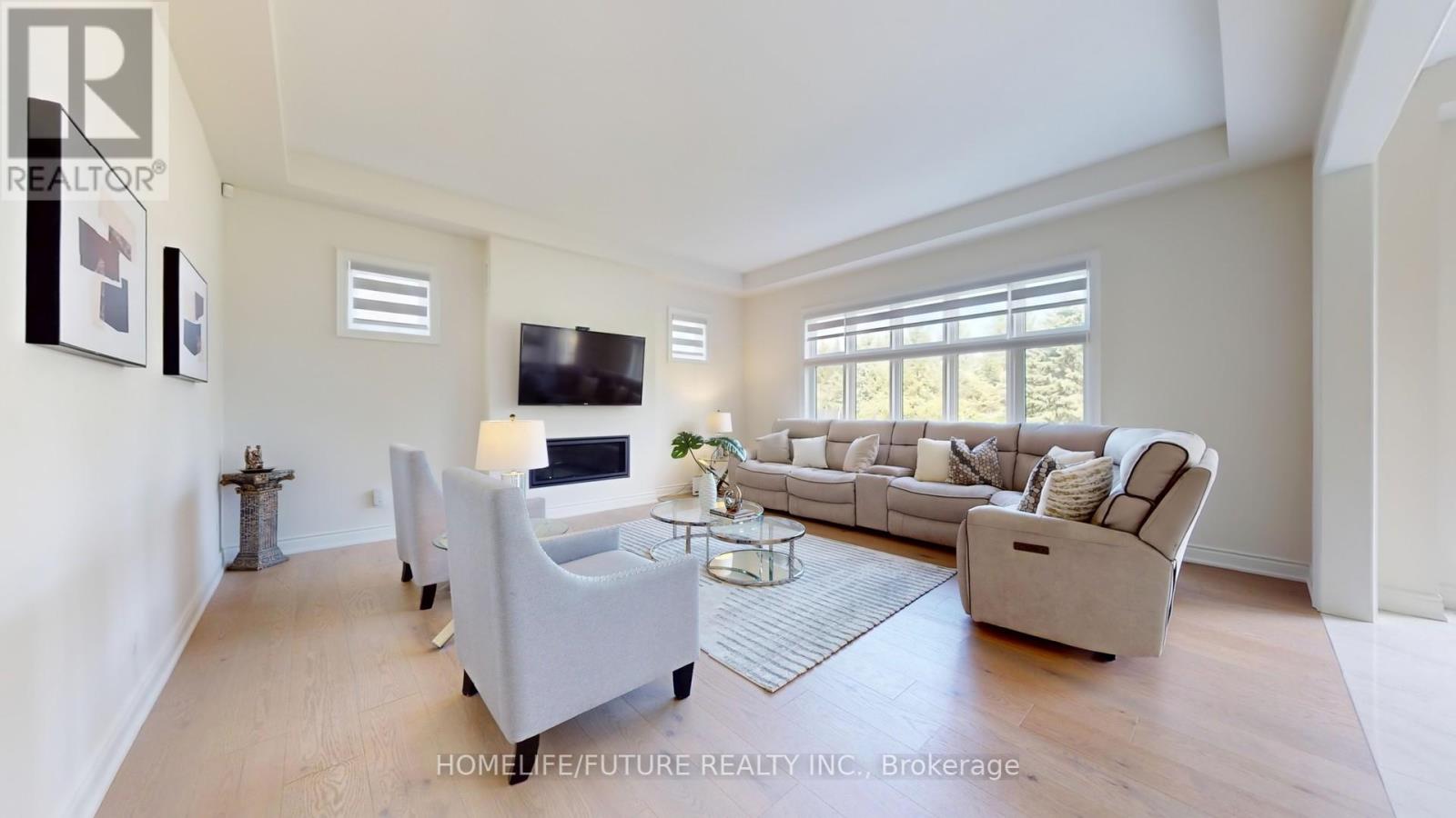 19 Joiner Circle, Whitchurch-Stouffville (Ballantrae), Ontario  L4A 4W9 - Photo 4 - N12401553