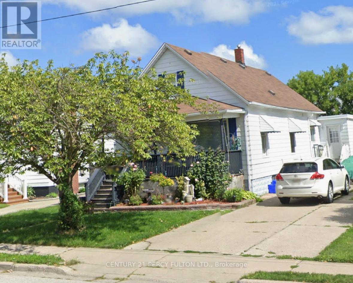 518 George Street, Sarnia, Ontario  N7T 4P9 - Photo 2 - X12410943