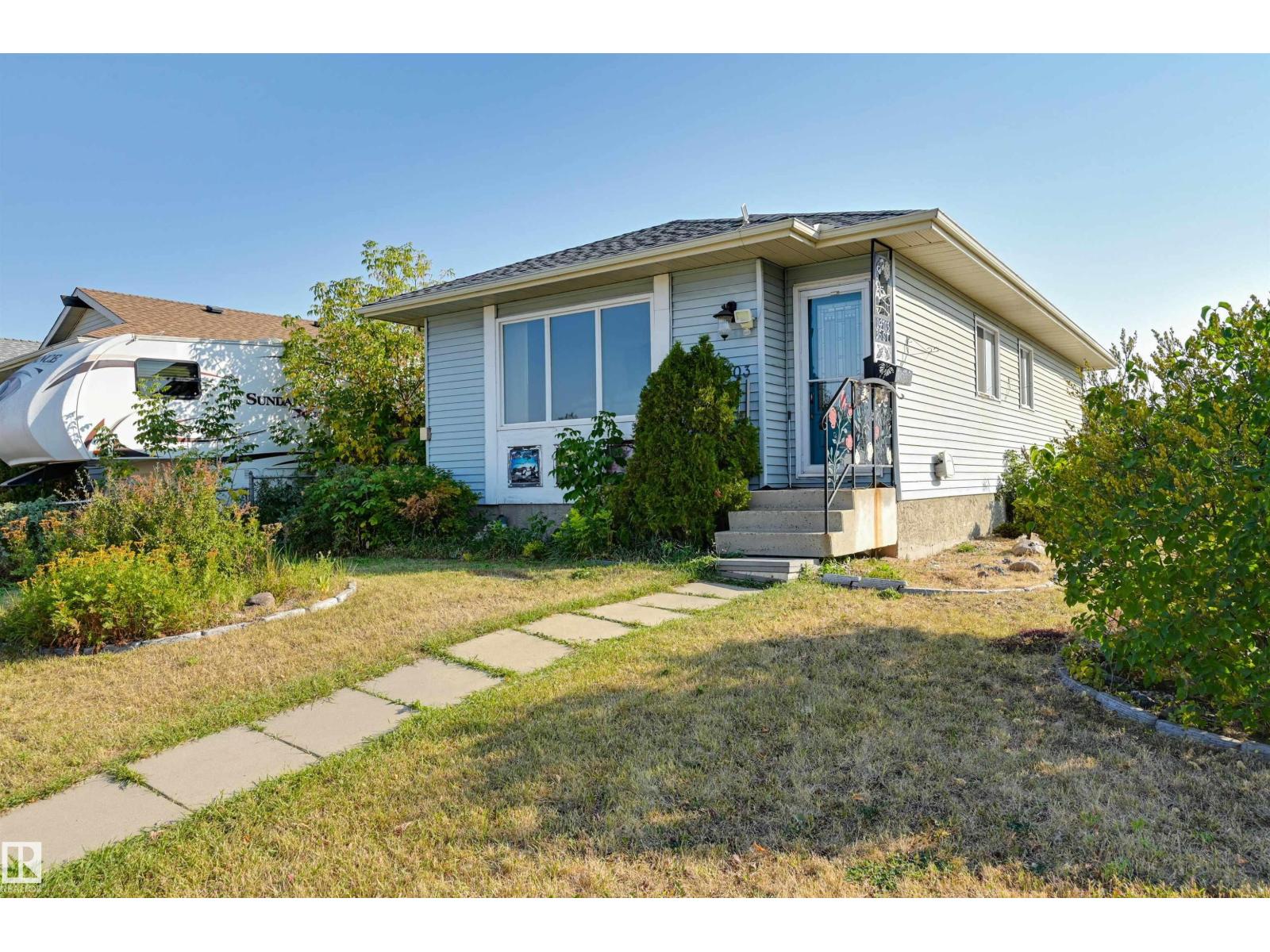 14703 35 St Nw, Edmonton, Alberta  T5Y 2H8 - Photo 2 - E4458750