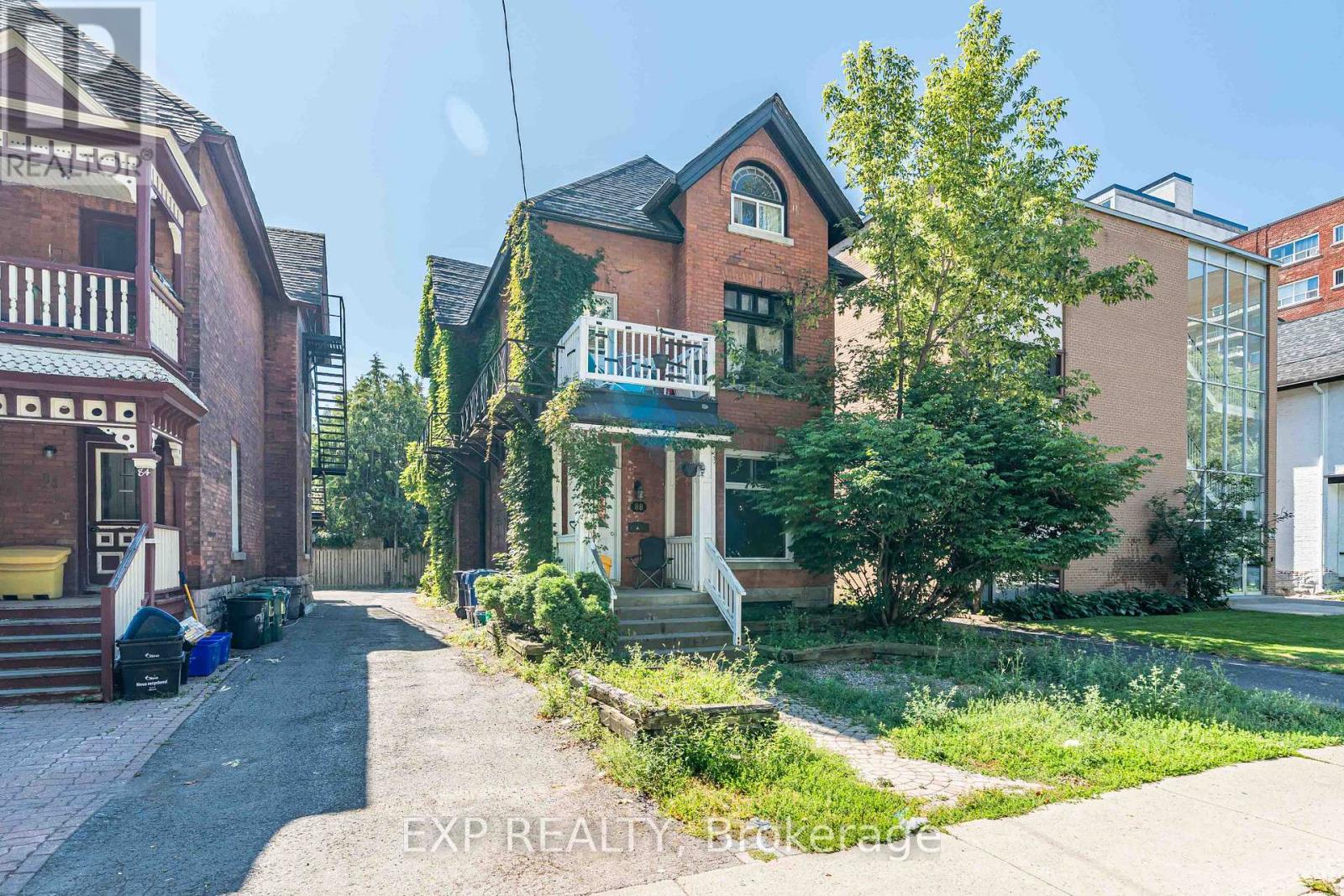 88 Maclaren Street, Ottawa, Ontario  K2P 0K6 - Photo 2 - X12416803