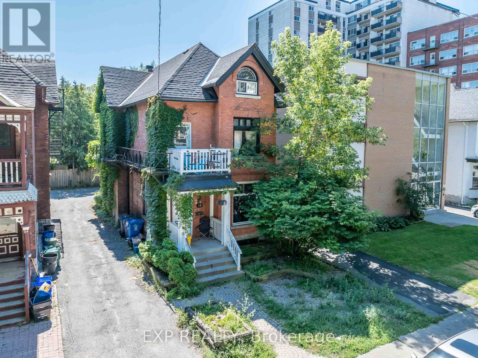 88 Maclaren Street, Ottawa, Ontario  K2P 0K6 - Photo 4 - X12416803