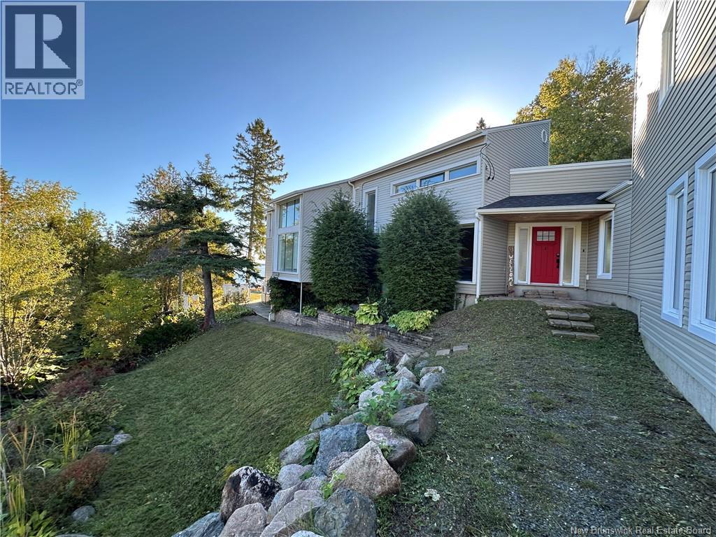 4 Cote Bleu, Bathurst, New Brunswick  E2A 3E8 - Photo 2 - NB112858