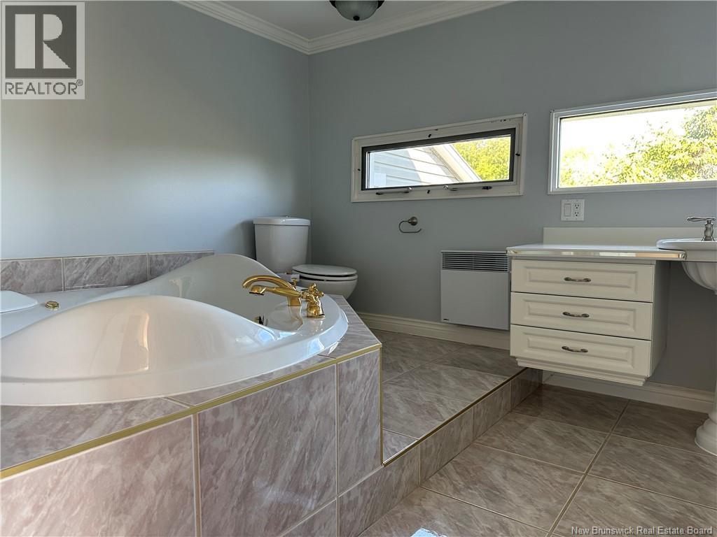 4 Cote Bleu, Bathurst, New Brunswick  E2A 3E8 - Photo 35 - NB112858