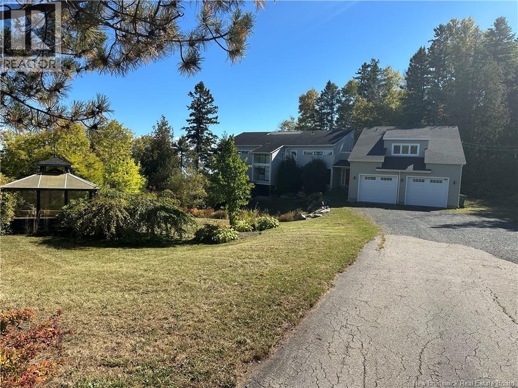 4 Cote Bleu, Bathurst, New Brunswick  E2A 3E8 - Photo 3 - NB112858