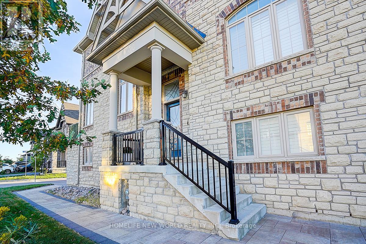 107 Beechborough Crescent, East Gwillimbury (Sharon), Ontario  L9N 0N9 - Photo 4 - N12416805