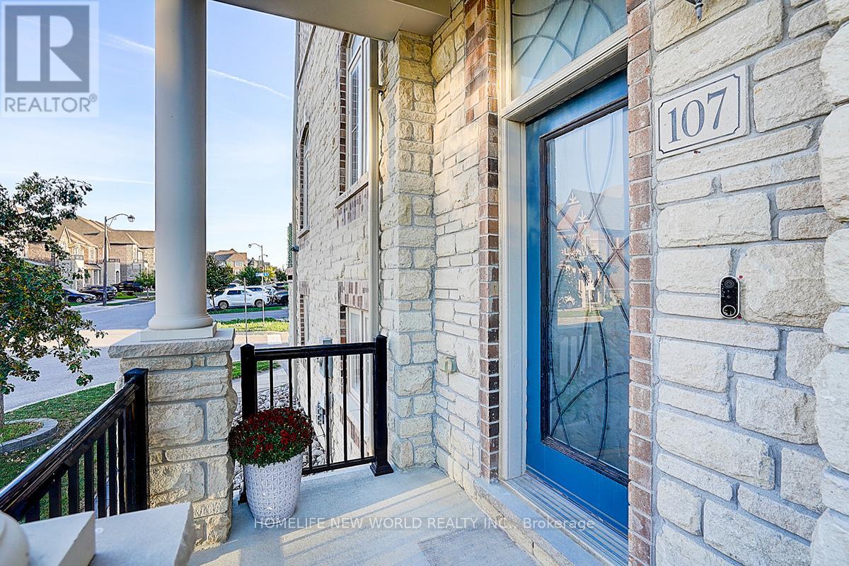 107 Beechborough Crescent, East Gwillimbury (Sharon), Ontario  L9N 0N9 - Photo 5 - N12416805