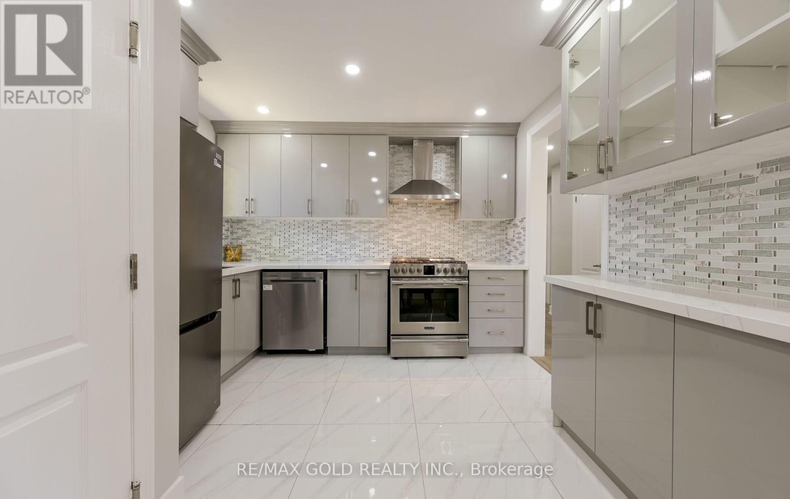 15 Flavian Crescent, Brampton, Ontario  L6T 3P2 - Photo 8 - W12416820