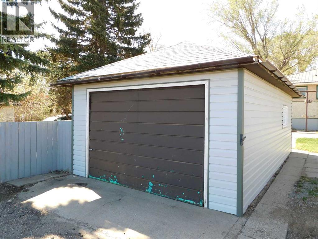 68 Spruce Avenue W, Brooks, Alberta  T1R 0A2 - Photo 8 - A2218208