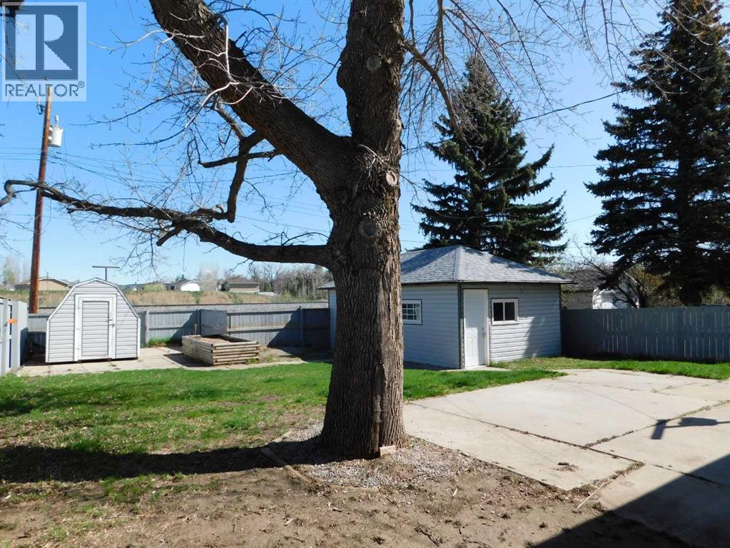 68 Spruce Avenue W, Brooks, Alberta  T1R 0A2 - Photo 5 - A2218208